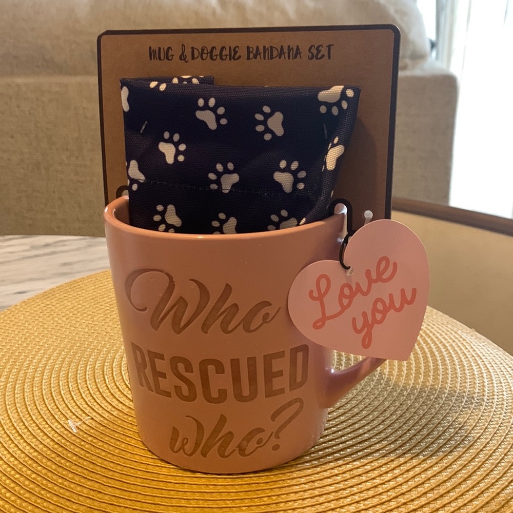 Who rescued who mug & doggie bandana set
